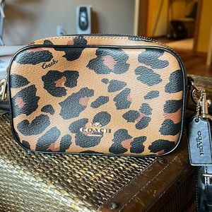 Coach crossbody purse in amazing condition